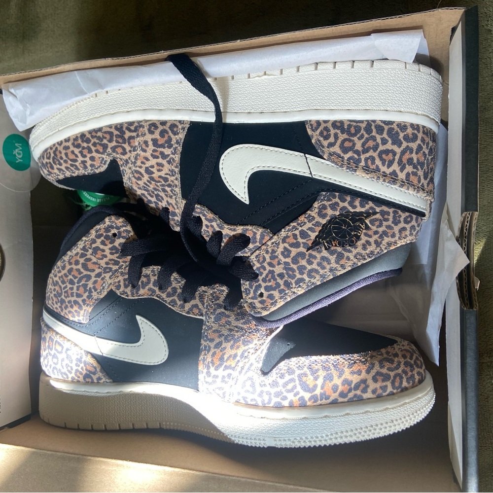 Jordan 1 mid leopard (cheetah) size 5Y W6.5